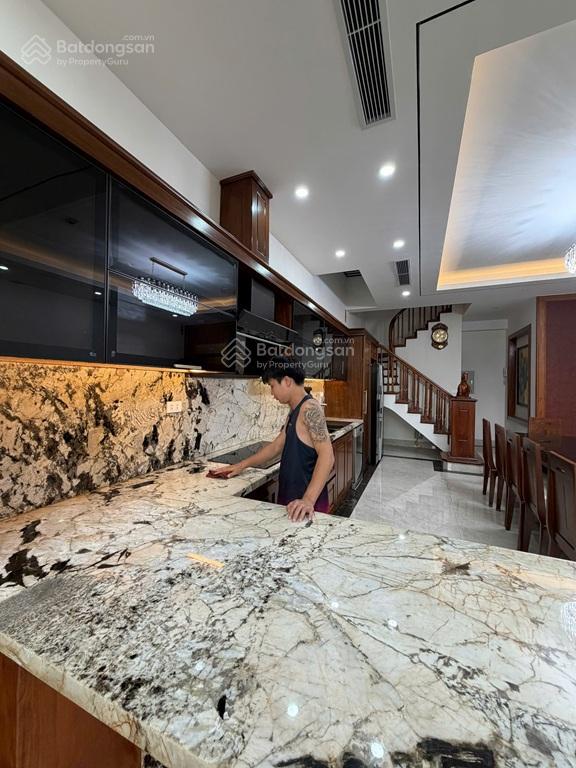 Nhà đẹp giá tốt bán nhà 8 tầng thang máy cực cực vip  mặt hồ bồ đề  phường bồ đề, long biên, hn
