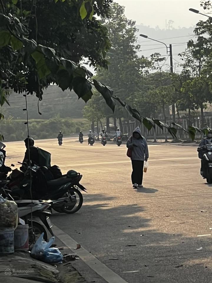 Nhà đẹp  giá tốt  bán nhà 3 tầng đường hồ đức ri b8 cổng phân hiệu đại học thái nguyên , lào cai