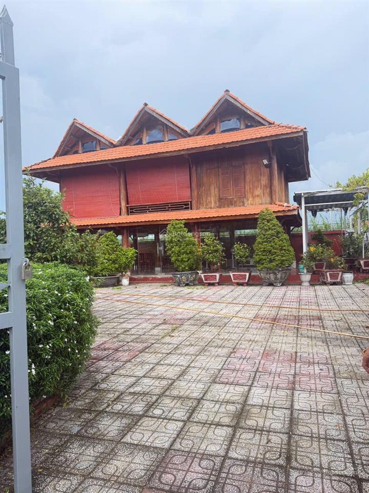 Nhà đẹp giá tốt chính chủ cần bán nhanh căn nhà gỗ xã mỹ lộc, huyện cần giuộc, long an.