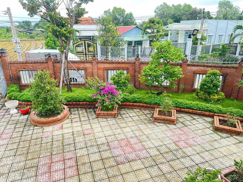 Nhà đẹp giá tốt chính chủ cần bán nhanh căn nhà gỗ xã mỹ lộc, huyện cần giuộc, long an.