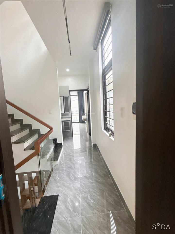 Nhà 3 tầng , 3 mặt thoáng cao xanh , hạ long oto đỗ trong sân  0962 698 ***