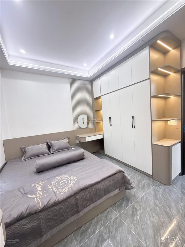 Bán nhà 3 tầng cao xanh full nội thất oto đỗ trong sân  0962 698 ***