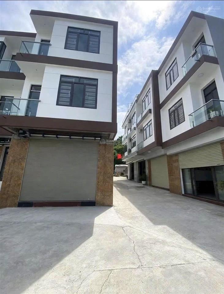 Chỉ hơn 2 tỷ có ngay nhà 3 tầng ô tô đỗ cửa  0962 698 ***
