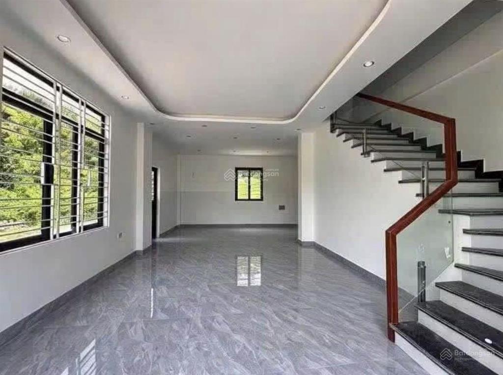 Chỉ hơn 2 tỷ có ngay nhà 3 tầng ô tô đỗ cửa  0962 698 ***