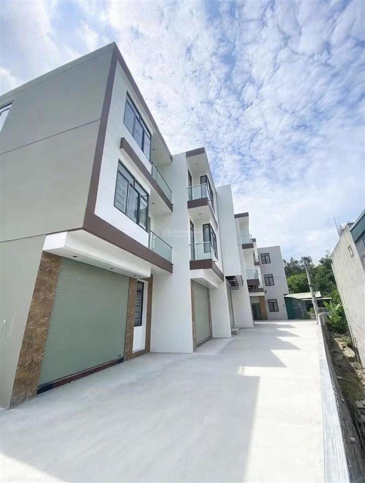 Chỉ hơn 2 tỷ có ngay nhà 3 tầng ô tô đỗ cửa  0962 698 ***