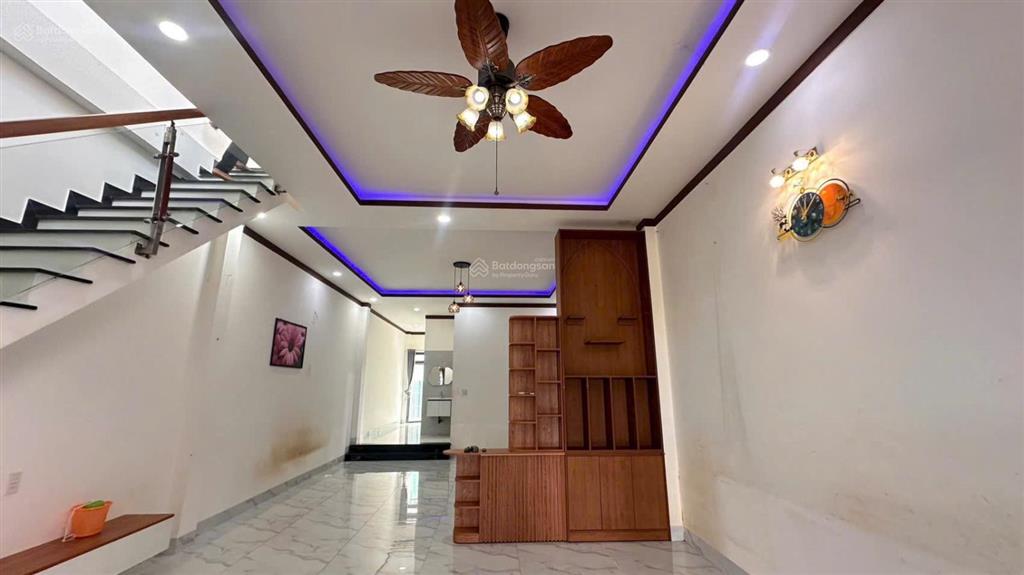 Tôi bán nhà phố y  wang 125m2  1 tầng  giá 1.99 tỷ  full nội thất