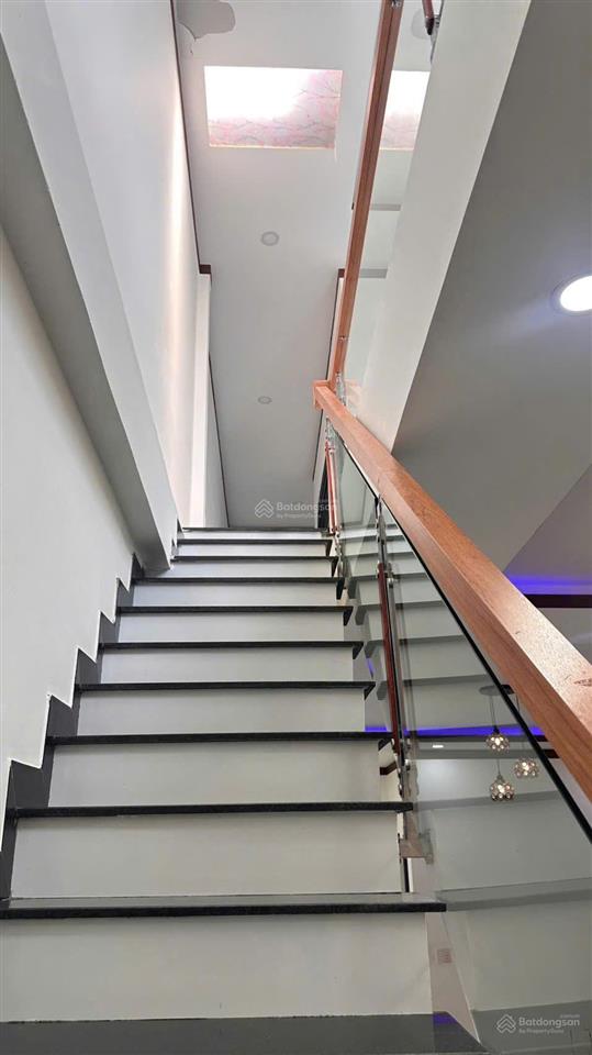 Tôi bán nhà phố y  wang 125m2  1 tầng  giá 1.99 tỷ  full nội thất