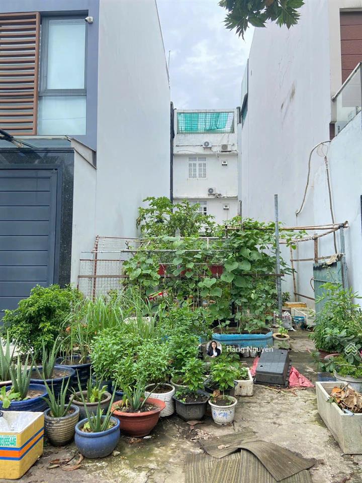 Đất trống hợp xây mới hay giữ tiền  xây dựng 6 tầng  80m2 ngang hơn 4m  9.x tỷ