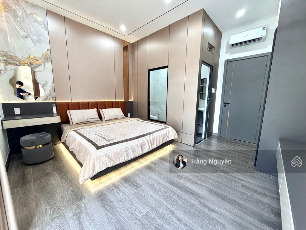 Nhà tt quận 7 (cũ)  nguyễn thị thập  tương lai đường 20m  4 tầng  hxh tránh  7,5 tỷ