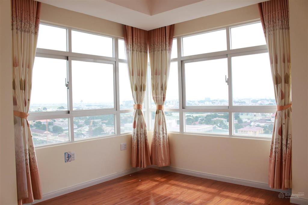 Cho thuê chung cư cộng hòa plaza  3 phòng ngủ 100m2 giá rẻ 14 triệu/tháng.