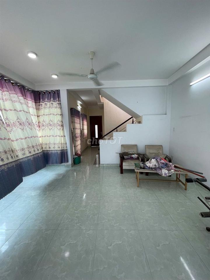 Cho thuê nhà HXH 10m Hồ Ngọc Lãm, 5x20, 3 lầu, 4 phòng lớn