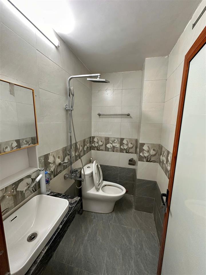 Cấn bán nhá 40m2 nhá xây 5 tầng phố an dương tây hồ