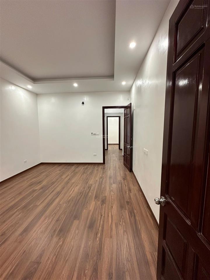 Cấn bán nhá 40m2 nhá xây 5 tầng phố an dương tây hồ