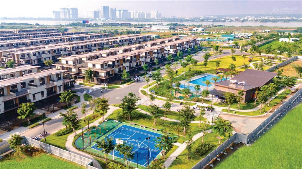 Bán căn nhà phố 6x19.5m, hướng bắc, giá 6,4 tỷ
