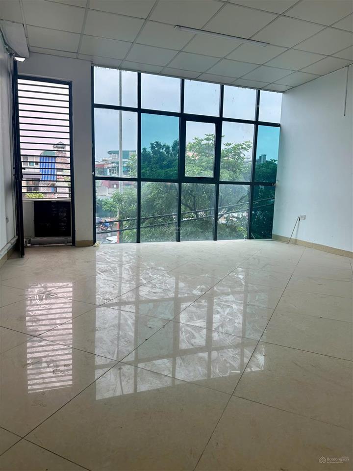 Chính chủ cho thuê văn phòng ngã tư trần khát chân từ 150m2 giá 15tr