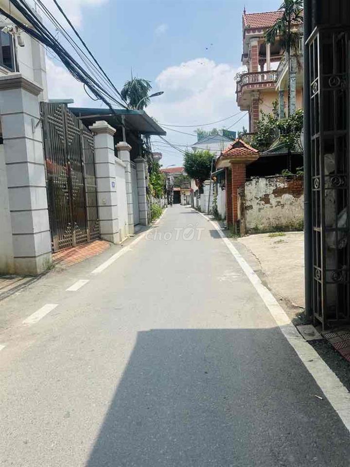 BÁN ĐẤT TẶNG NHÀ CẤP 4 100m2 Ô TÔ TRÁNH CÁCH NHÀ 20m GIÁ NHỈNH 4tỷ