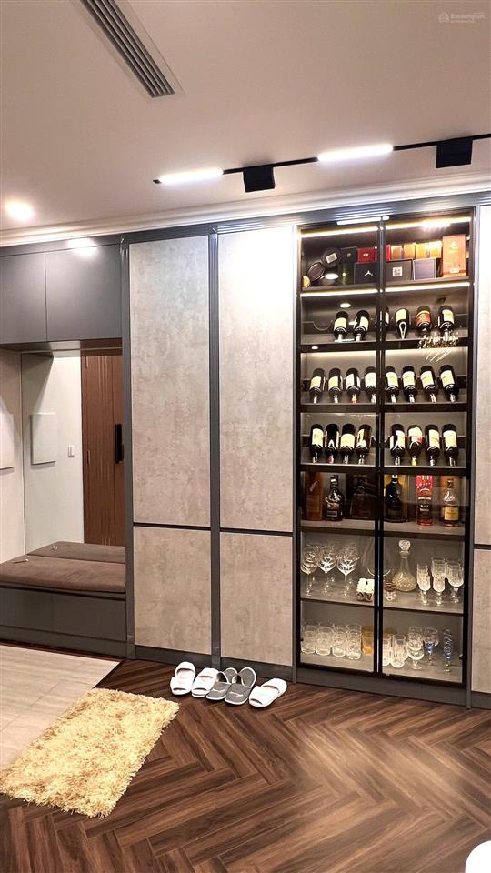 Em có căn 2 ngủ 107m2 view công viên và golf toà l5  tầng trung  giá 13 tỷ  0961 266 ***