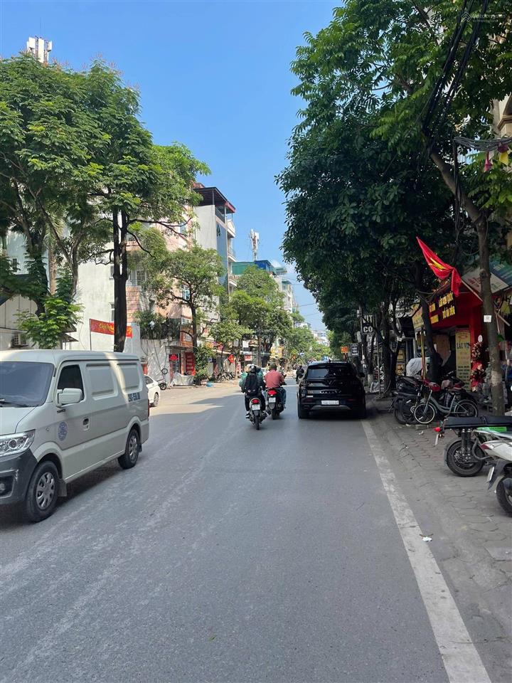 Gia đình tôi cần bán nhanh căn nhà mặt phố chiến thắng kinh doanh vỉa hè