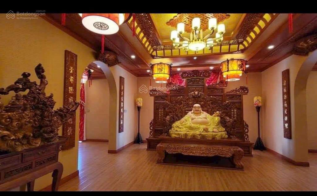 Chính chủ cần bán gấp dinh thự 1200m2 1 hầm 5 lầu thang máy