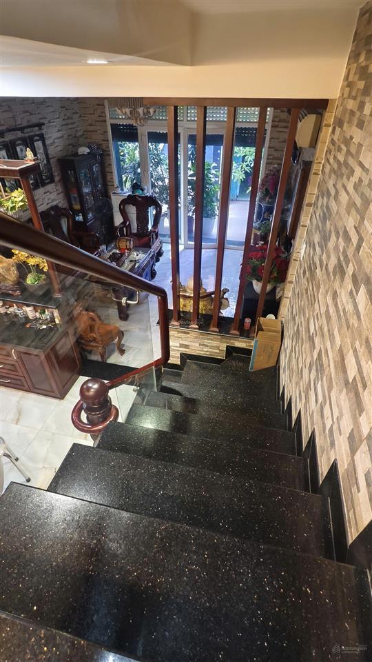 Bán gấp nhà mới đẹp hẻm 888// lạc long quân p.8 tân bình.