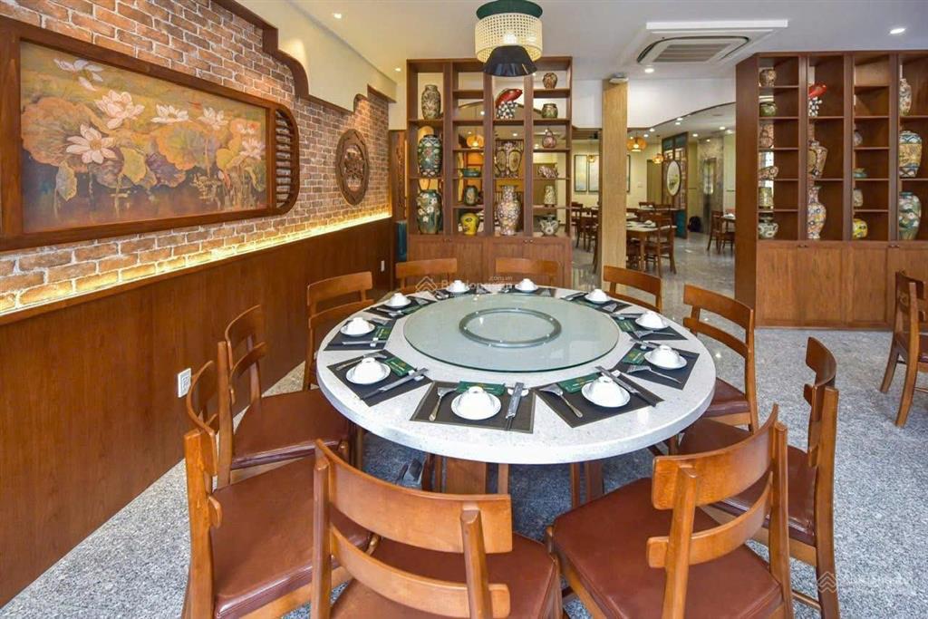 Bán gấp nhà hàng góc 2 mặt tiền huỳnh lan khanh, p.2, tân bình