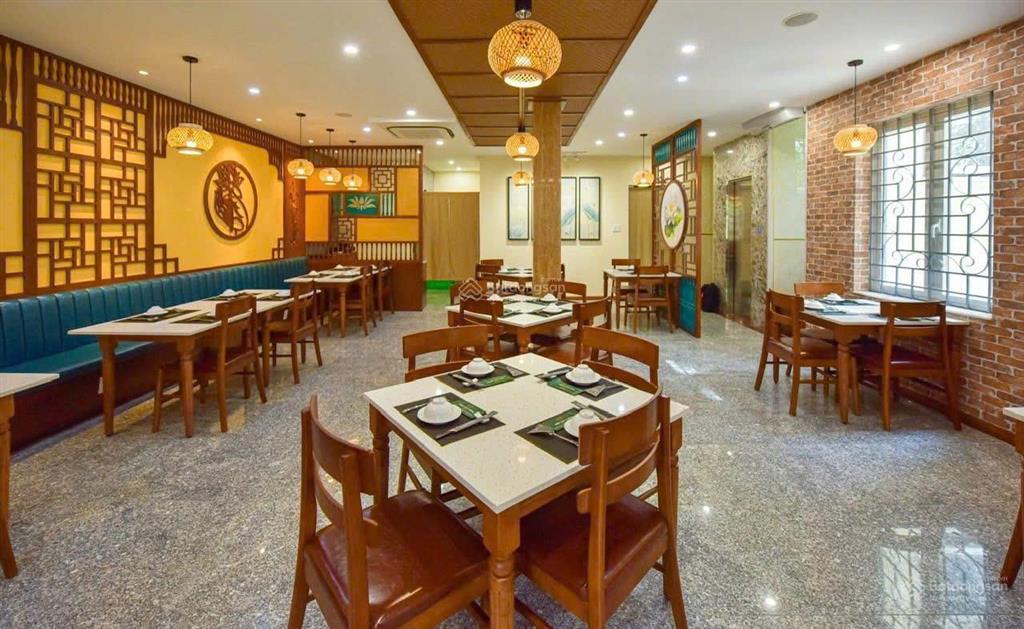 Bán gấp nhà hàng góc 2 mặt tiền huỳnh lan khanh, p.2, tân bình