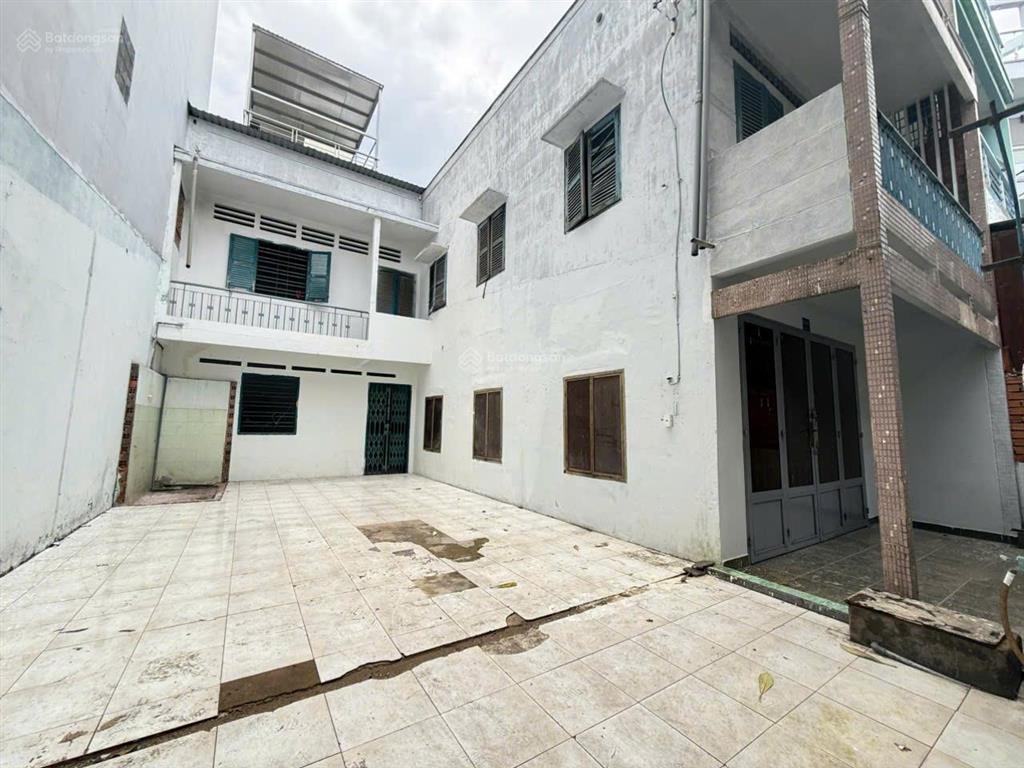 Bán gấp 2 căn nhà hẻm xe tải ông ích khiêm, quận 11