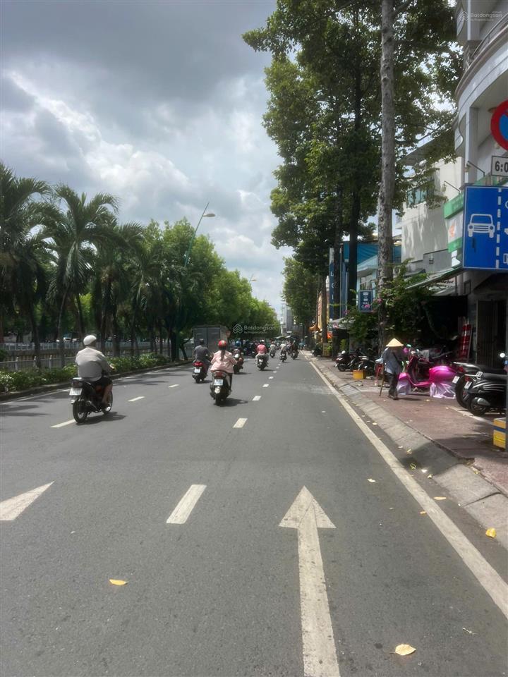 Bán nhà 2 mặt tiền đường 3/2, p. 12 quận 11