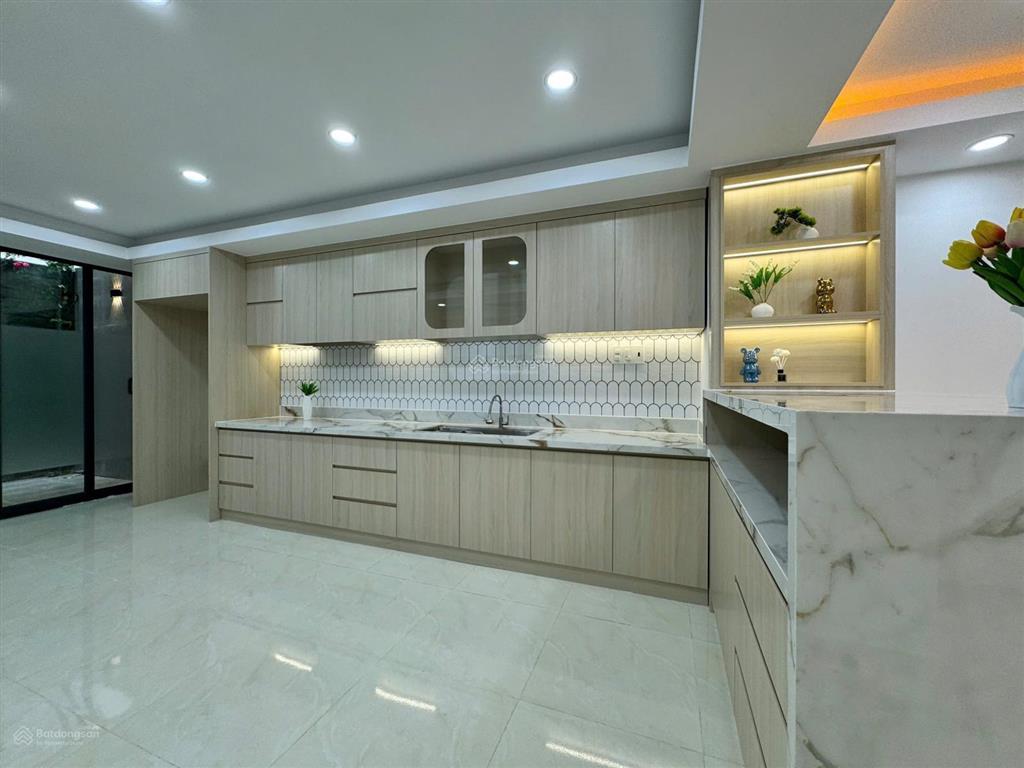 Hạ giá bán gấp nhà 5 tầng hxh trường sa, phú nhuận, ô tô ngủ trong nhà