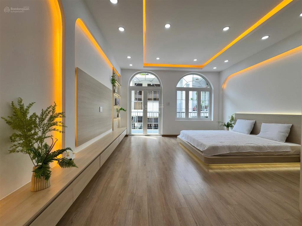 Hạ giá bán gấp nhà 5 tầng hxh trường sa, phú nhuận, ô tô ngủ trong nhà