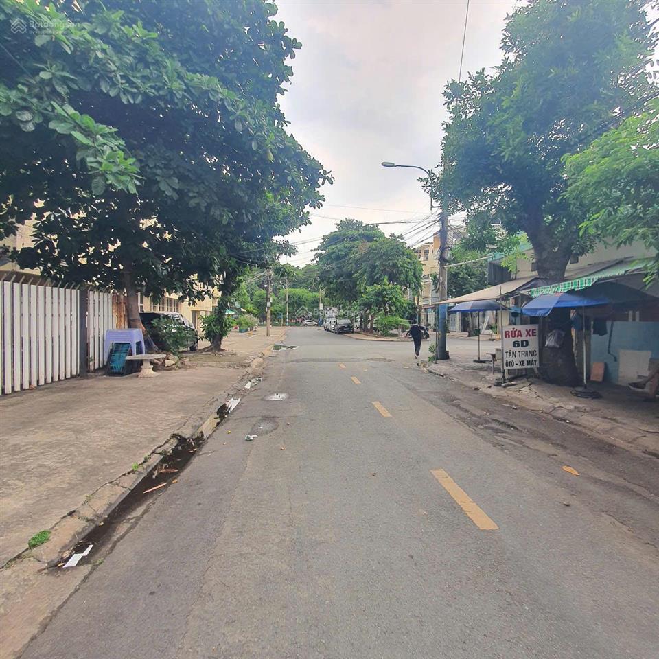 Bán biệt thự sân vườn mt đường số 6d khu phước bình, p. phước long, tp. thủ đức