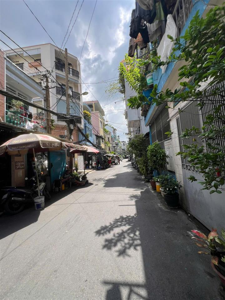 Bán gấp nhà hẻm xe hơi lê thị riêng trung tâm quận 1