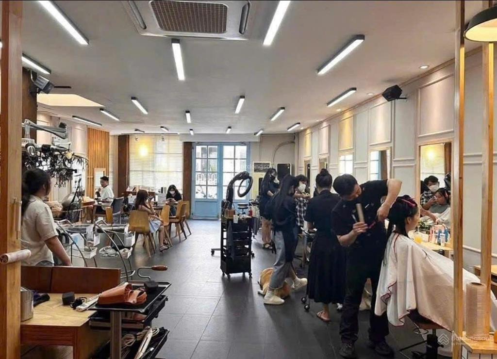 Cần bán gấp mặt tiền ngô thời nhiệm quận 3 giá tốt khu vực, ngang khủng 9,43m2