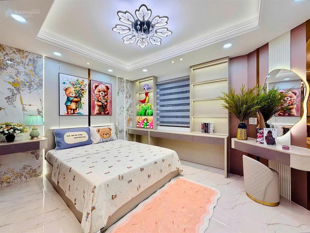 Hai mặt tiền đã hiếm rồi thì với căn 3 mặt tiền này thì phải hiếm cỡ nào lại còn hẻm xe tải thông