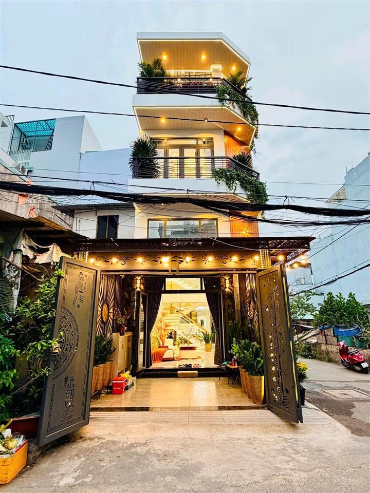 Hai mặt tiền đã hiếm rồi thì với căn 3 mặt tiền này thì phải hiếm cỡ nào lại còn hẻm xe tải thông