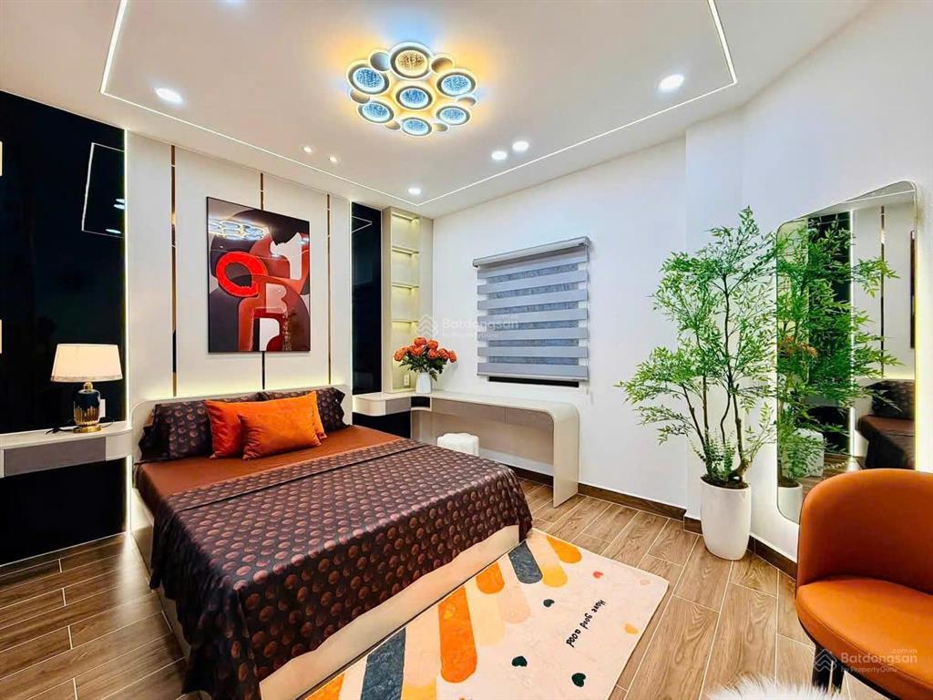 Hai mặt tiền đã hiếm rồi thì với căn 3 mặt tiền này thì phải hiếm cỡ nào lại còn hẻm xe tải thông