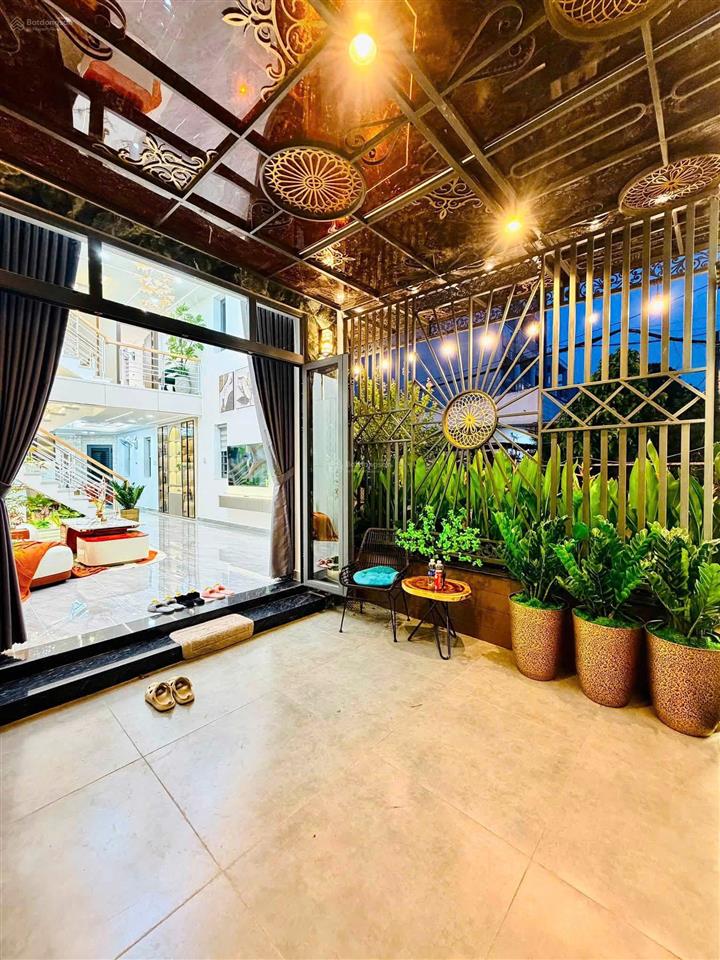 Hai mặt tiền đã hiếm rồi thì với căn 3 mặt tiền này thì phải hiếm cỡ nào lại còn hẻm xe tải thông