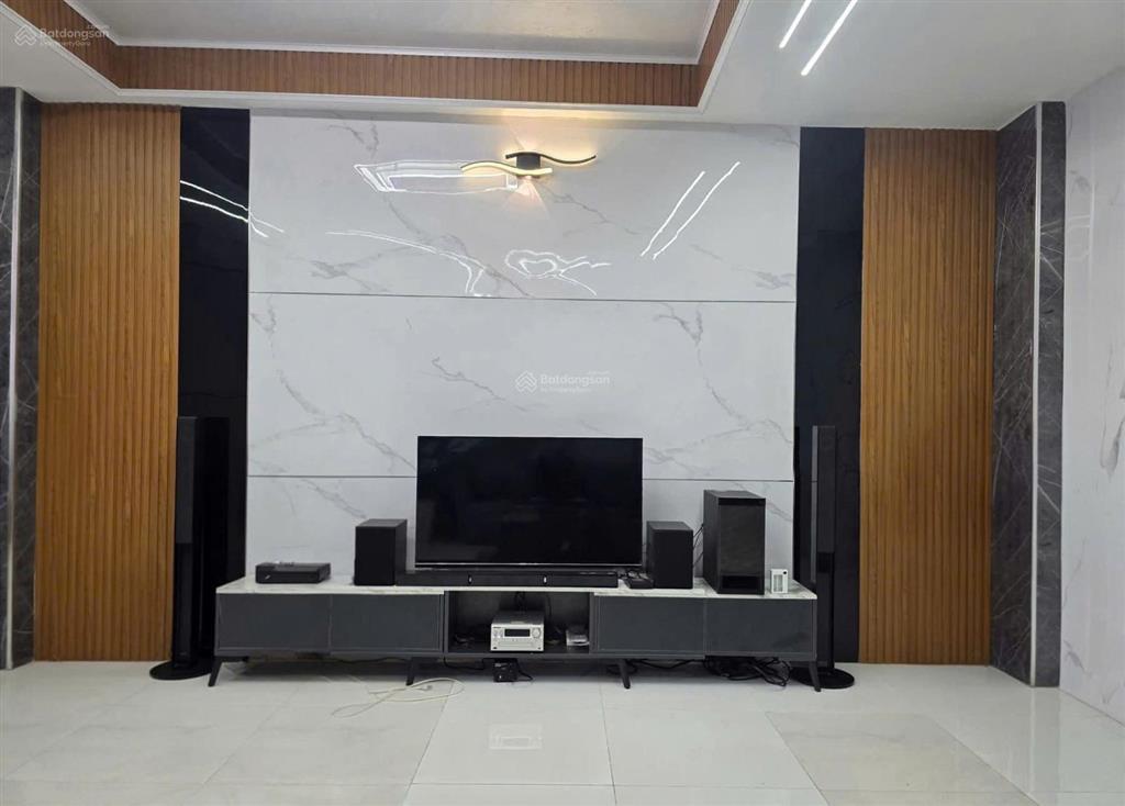 Chính chủ cần bán nhà lạc long quân, p. 5, quận 11 giá 9 tỷ