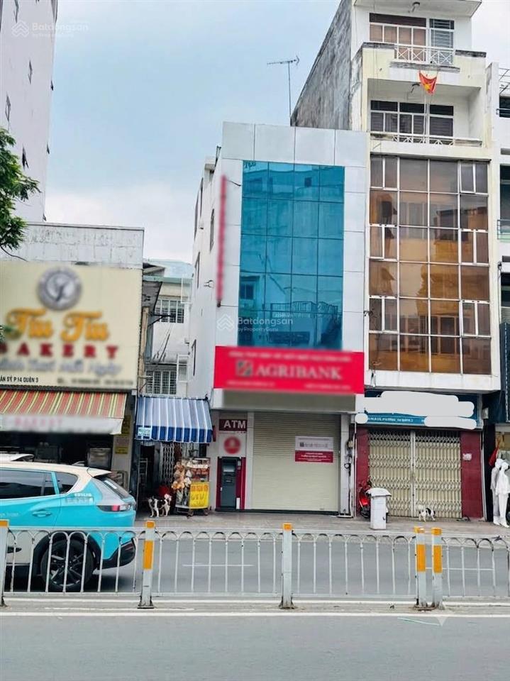 Mặt tiền thương hiệu sản phẩm khan hiếm xuống giá sâu