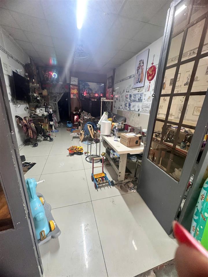 Bán gấp nhà mtnb 8m lạc long quân p.5 quận 11