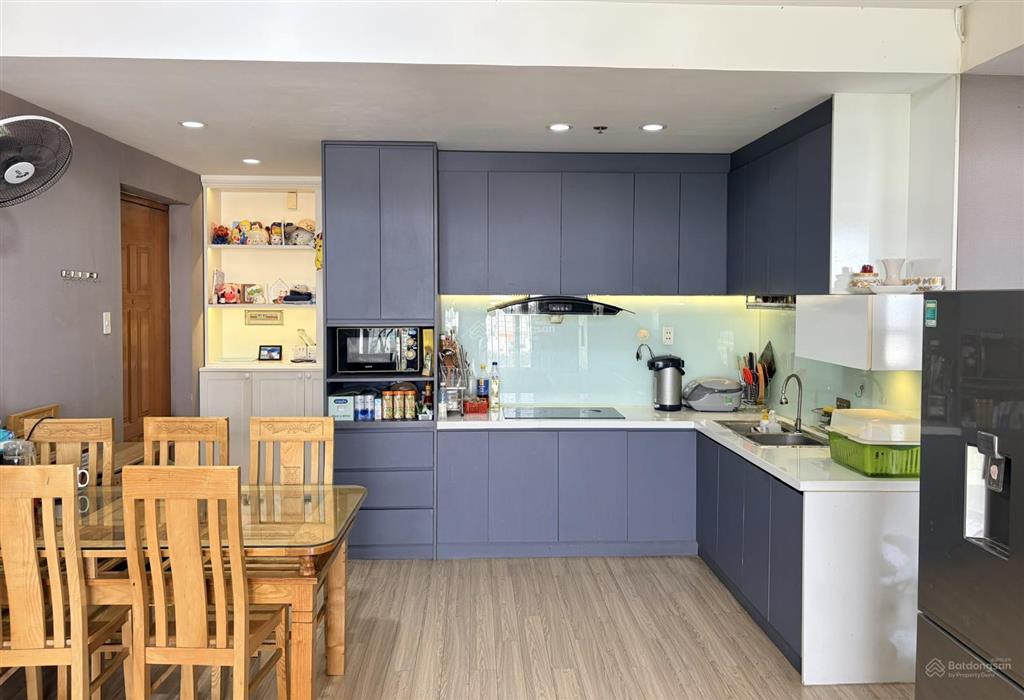 Do nhu cầu thay đổi kế hoạch nên tôi cần bán lại căn hộ 2pn 85m2 sổ hồng tại chung cư hưng phát 1.