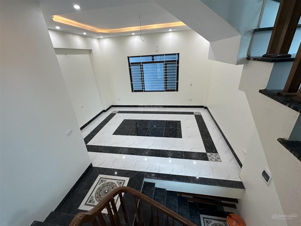 Chính chủ bán nhà 83m2, 4 tầng, mặt đường, gara ô tô, kinh doanh 7,6 tỷ. ko bị quy hoạch