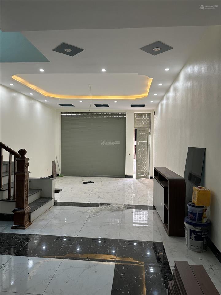 Chính chủ bán nhà 83m2, 4 tầng, mặt đường, gara ô tô, kinh doanh 7,6 tỷ. ko bị quy hoạch