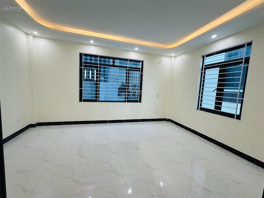Chính chủ bán nhà 83m2, 4 tầng, mặt đường, gara ô tô, kinh doanh 7,6 tỷ. ko bị quy hoạch