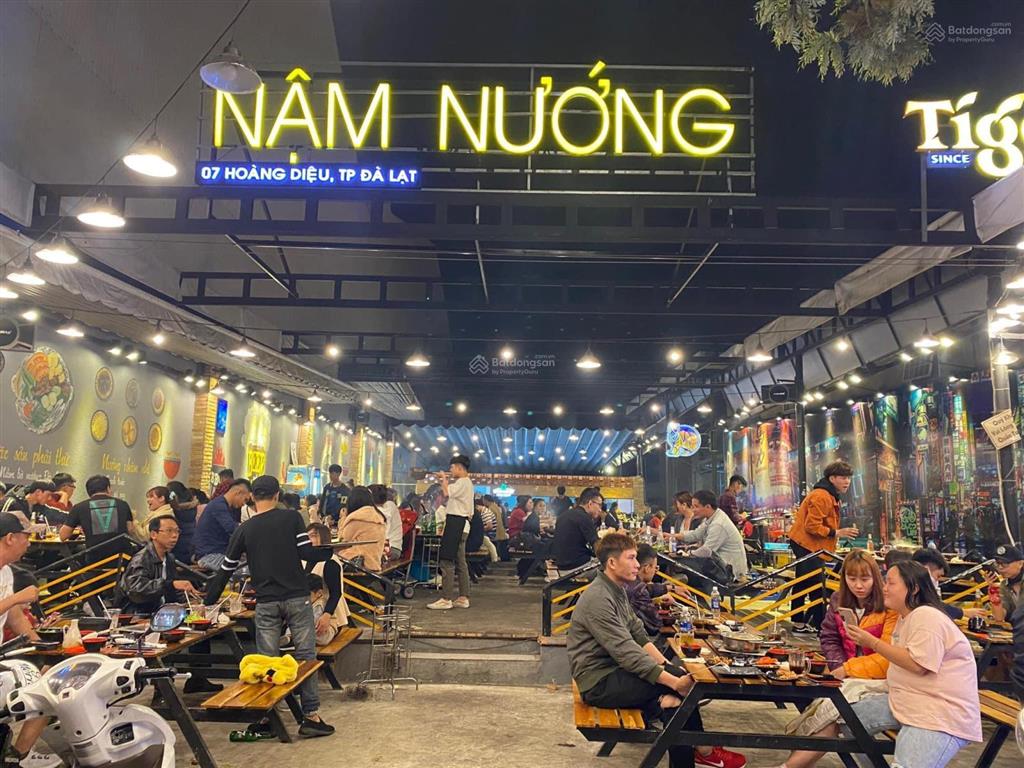 Cho thuê mặt bằng kinh doanh dtsd 700m2 khu vực ngã tư sở