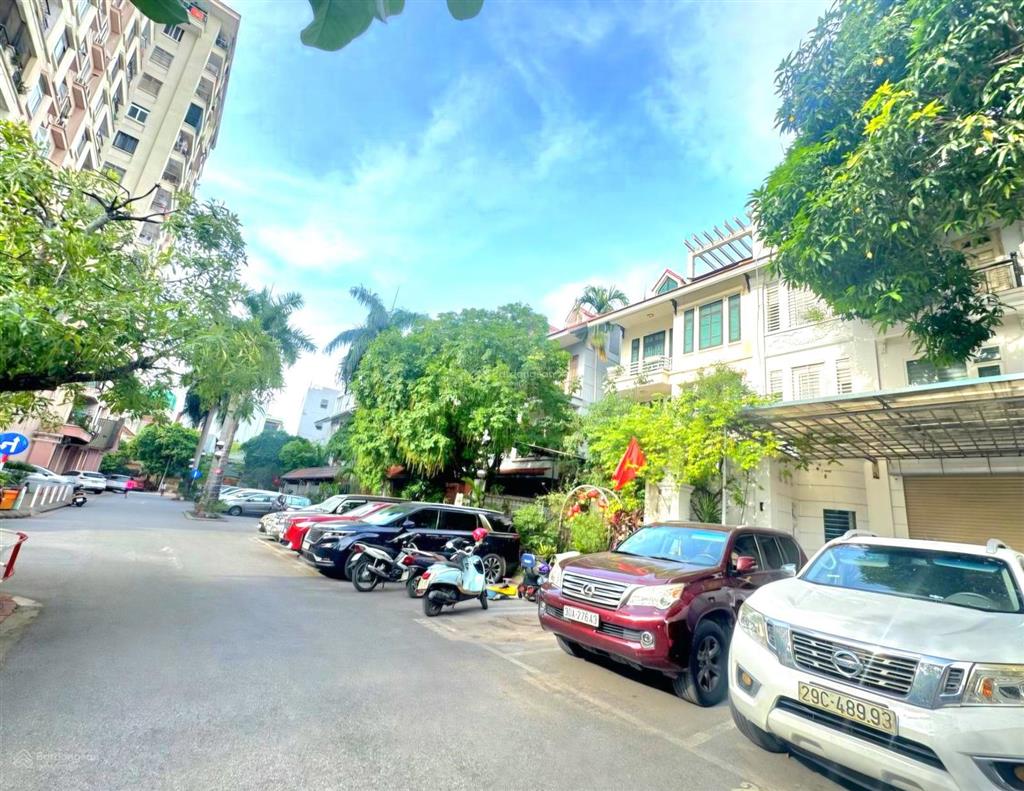 Bán biệt thự sân vườn ba đình 150m, 3 thoáng, 3 lối ô tô chỉ 45 tỷ   0904 161 ***