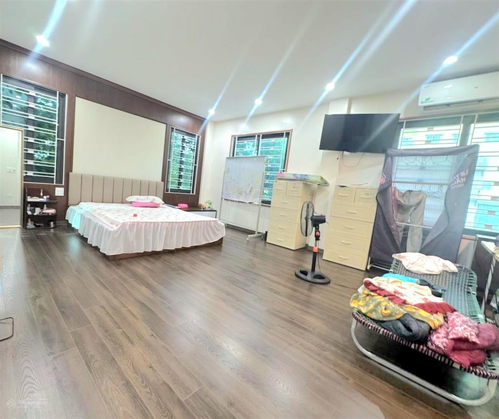 Bán biệt thự sân vườn ba đình 150m, 3 thoáng, 3 lối ô tô chỉ 45 tỷ   0904 161 ***