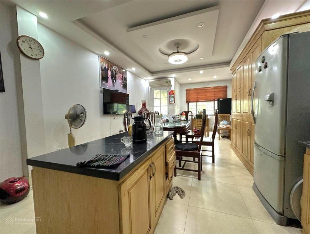 Bán nhà mặt phố hoàng văn thái 50m2  6 tầng  chỉ 18.8 tỷ   0904 161 ***