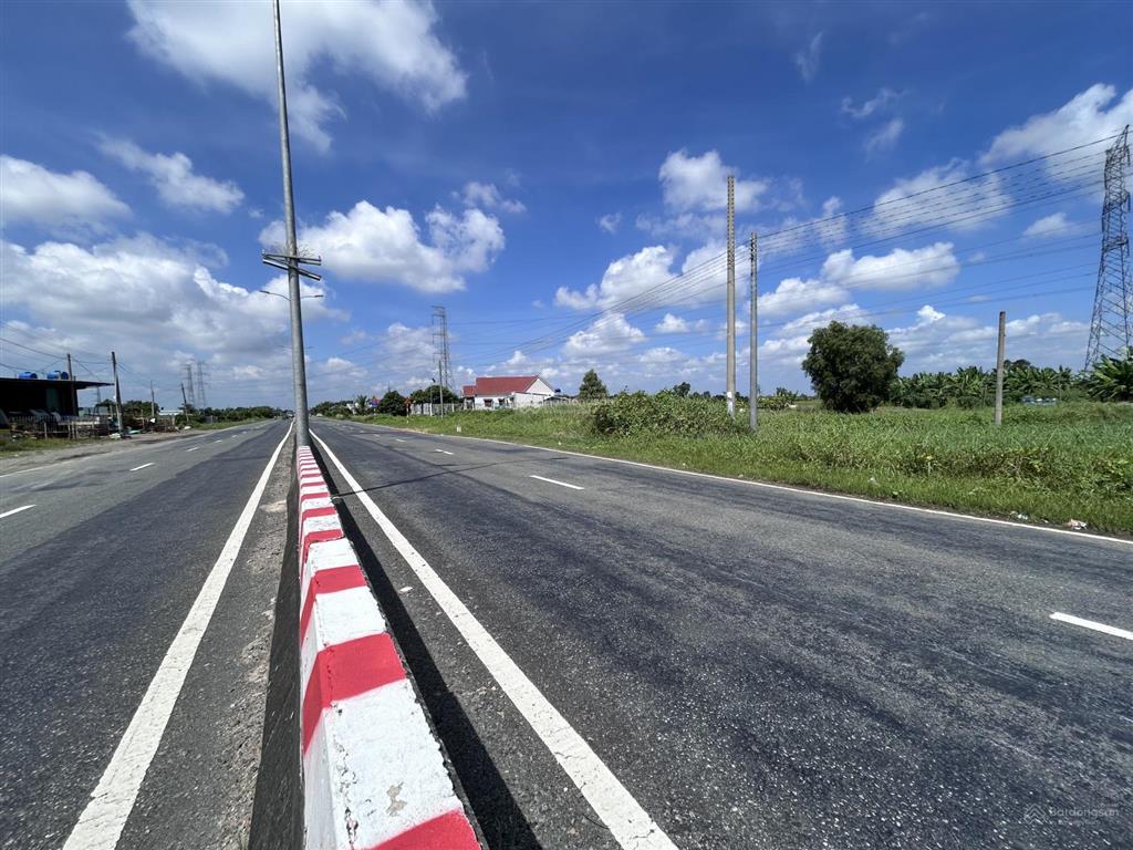 Cần bán gấp đất thổ cư 900m2 mặt tiền 830b giá chỉ 16,5tỷ