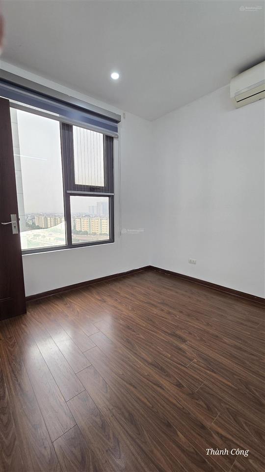 Homeland long biên  bán căm 65m2 2pn 2vs view bể bơi, cầu đông trù